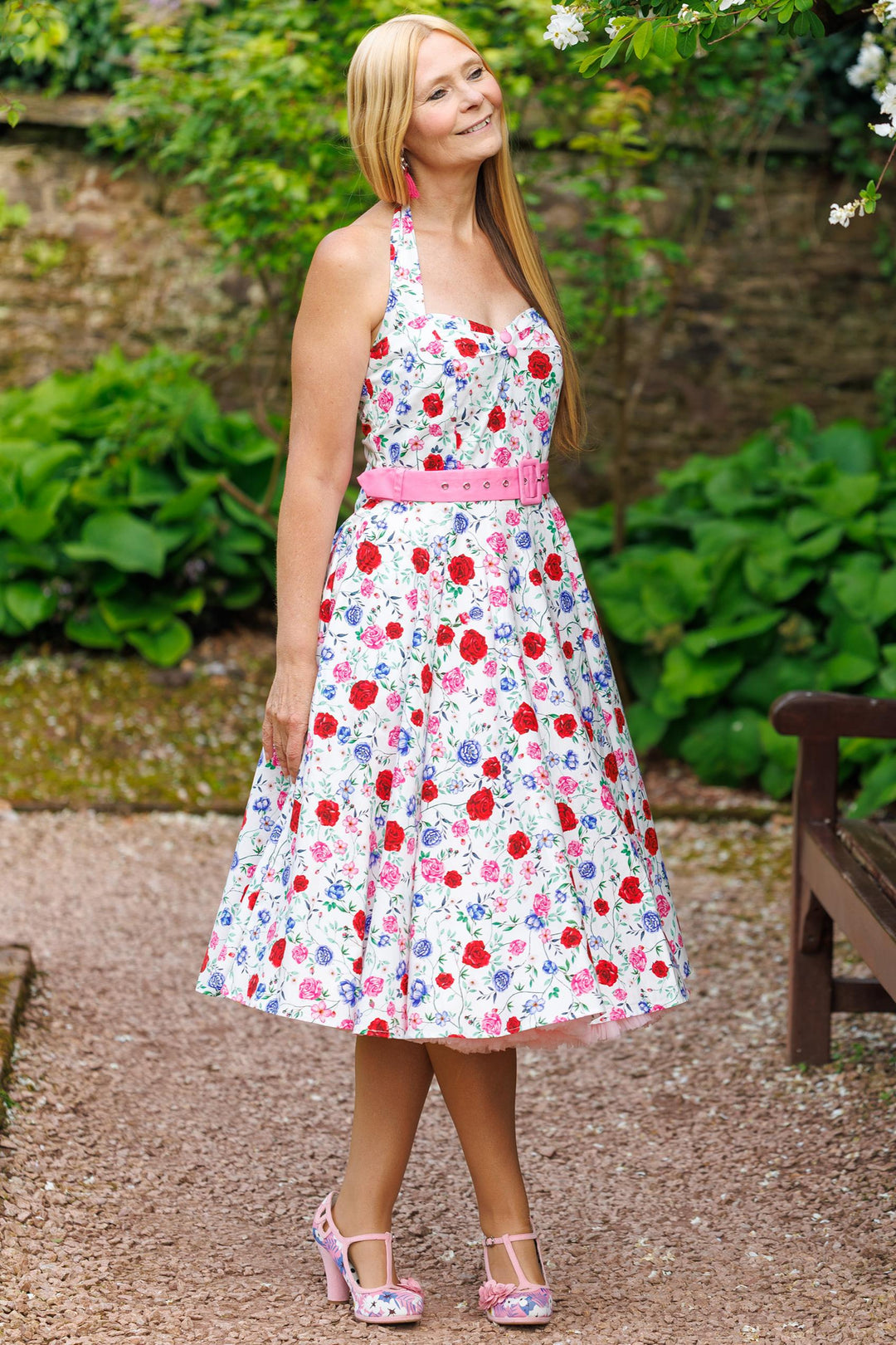 An elegant lady in Daisy Roses on White Dress | Vintage Floral Dress