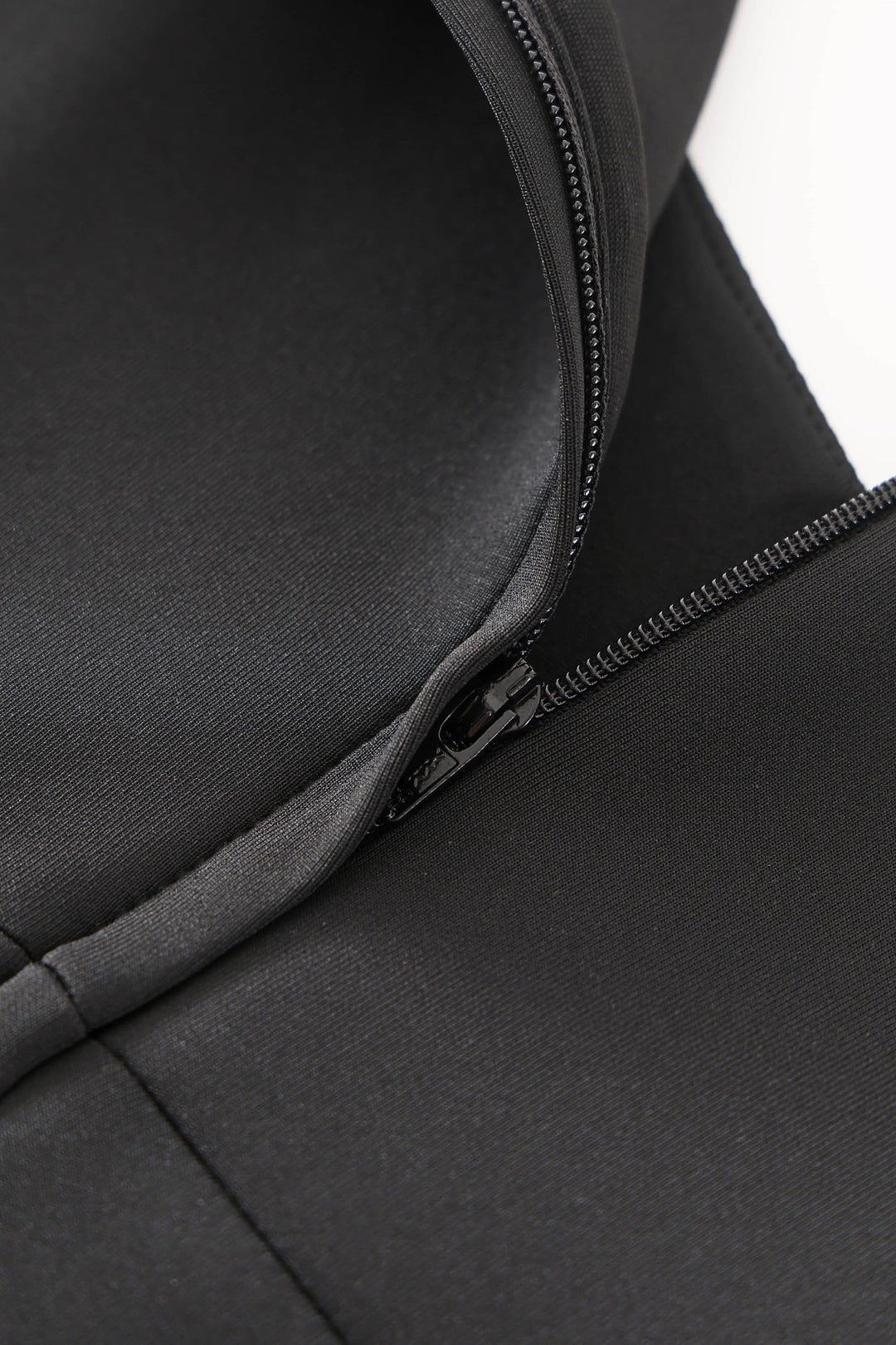 Zipper of Scarlette Black Long Sleeve Midi Dress