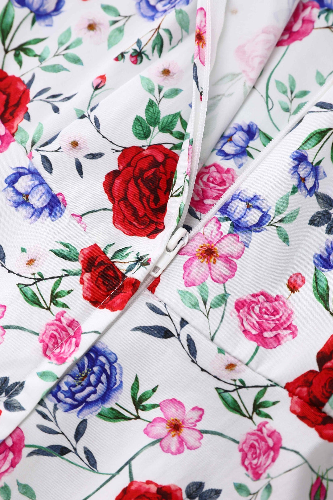 Zipper of Daisy Roses on White Dress | Vintage Floral Dress