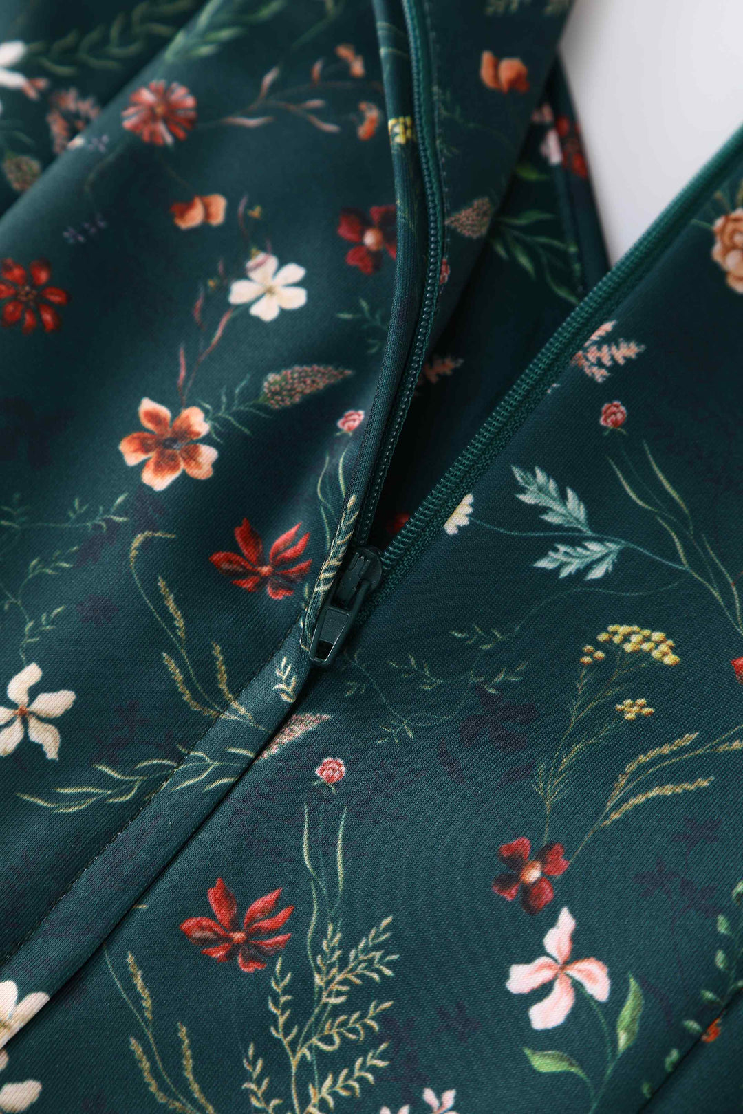 Zipper of Lily Ditsy Flowers on Emerald Green Dress | Vintage Floral Dress
