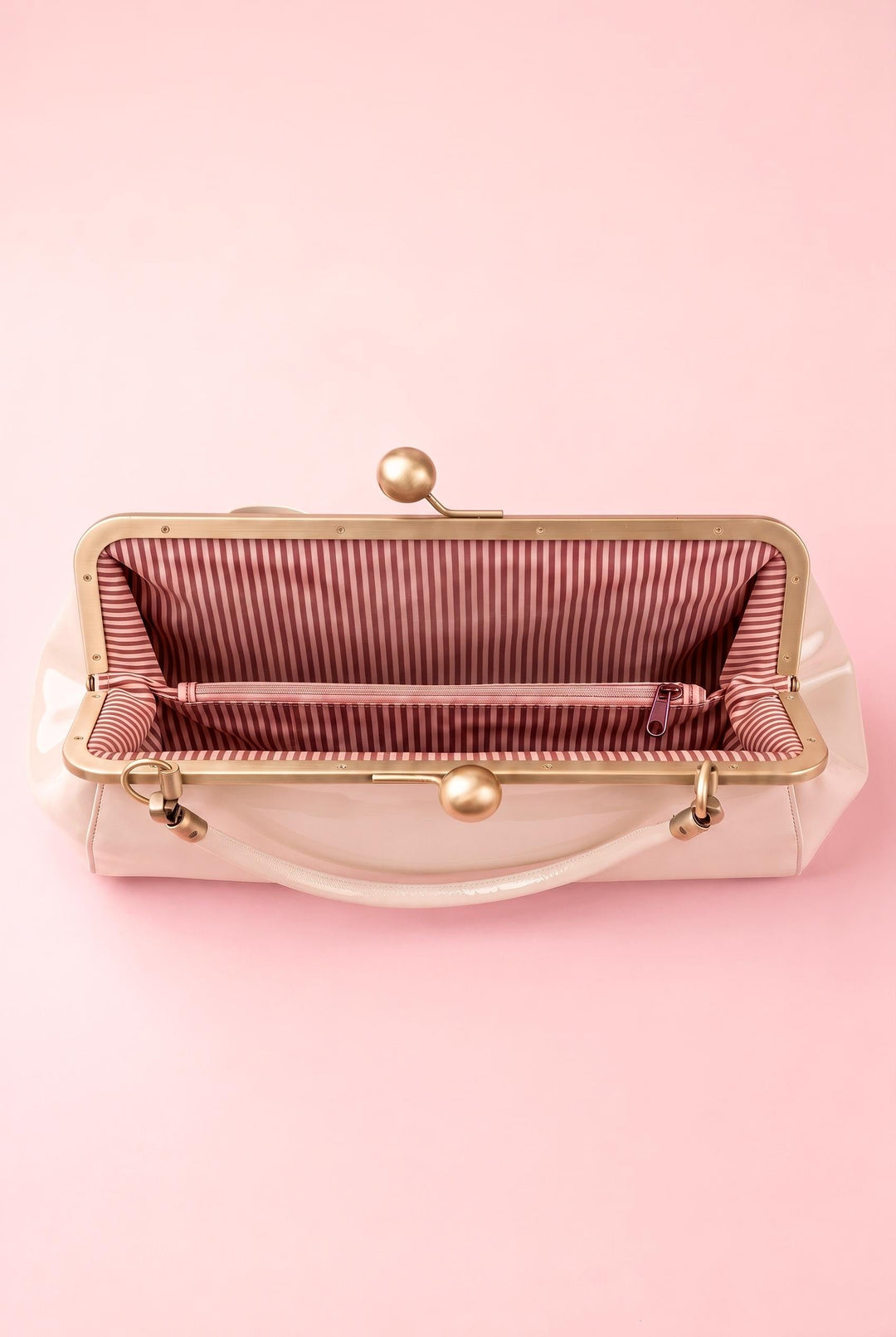 Interior shot of Elise Vintage Compact Kiss-lock Bow Evening Handbag in Ivory White