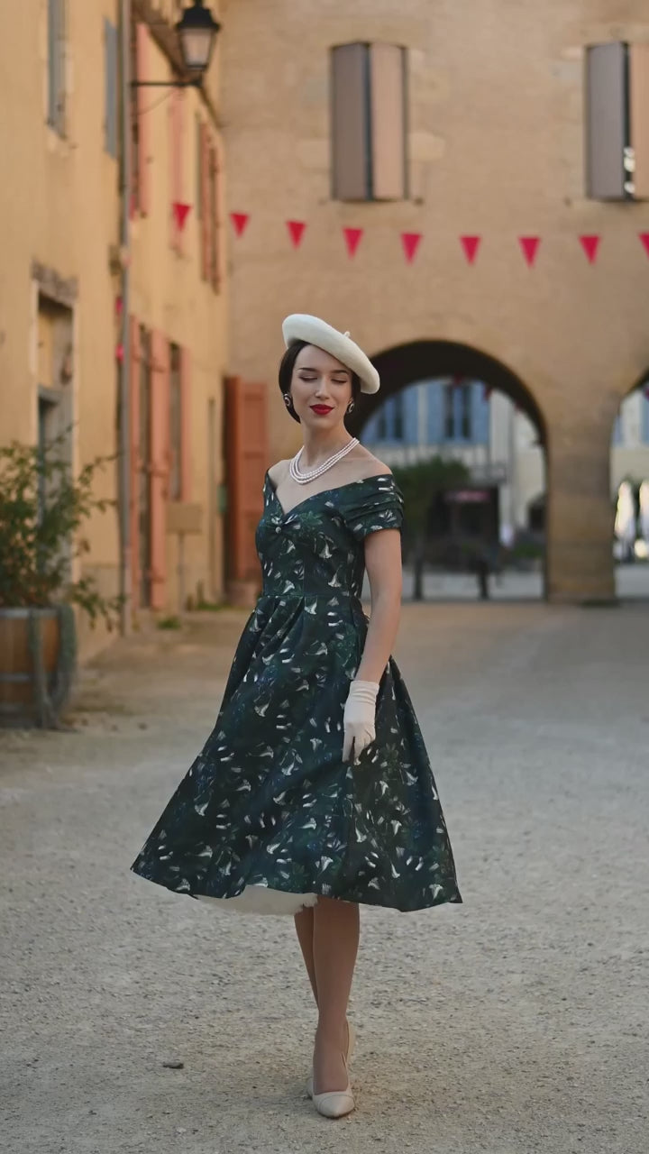 Video of a beatiful lady in Lily Magpies on Dark Green Dress | Whimsical Vintage Dress AU