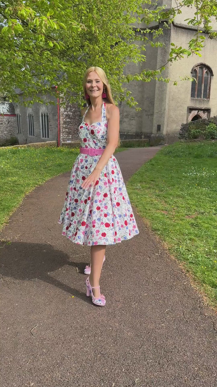 Video of an elegant lady in Daisy Roses on White Dress | Vintage Floral Dress